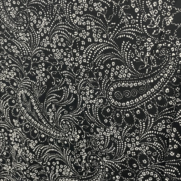 NWT Old Navy Black Paisley Print Flowy Sleeveless Tank Top - Picture 7 of 8